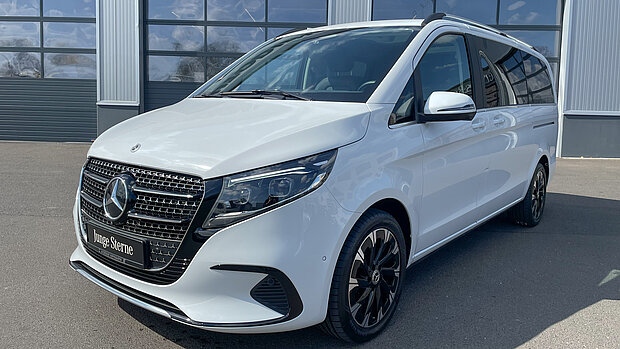 Mercedes-Benz V-Klasse auf dem Firmengelände in weiß